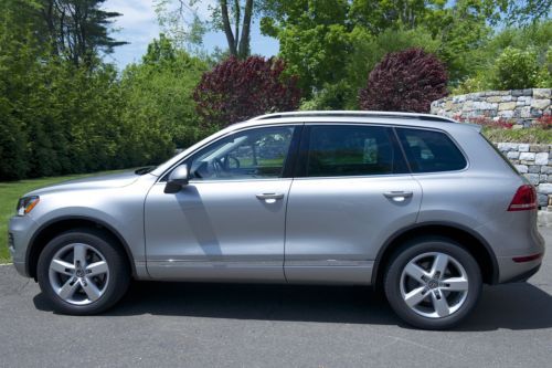 2011 volkswagen touareg hybrid sport utility 4-door 3.0l