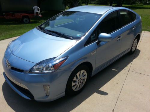 2012 toyota prius plug-in  blue in color only 3588 miles nav / back up cam