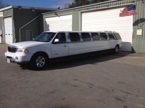Lincoln navigator limousine 14 passenger