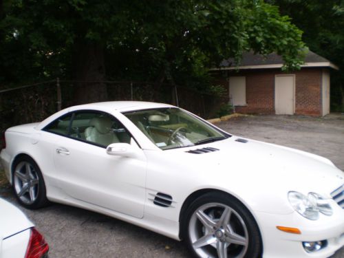 550, white 2007, hard top convertible, like new-very clean