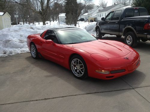 1998 chevrolet corvette base hatchback 2-door 5.7l