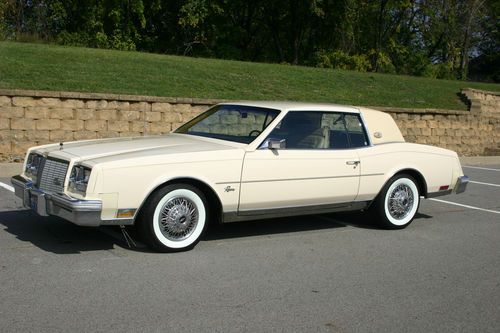 1981 buick riviera   31,000miles  one owner history   superb condition