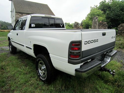 1998 dodge ram 1500 laramie extended cab pickup 2-door 5.2l....4x4 and no reserv