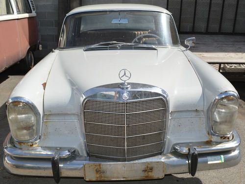 Classic 1965  mercedes 220s 4 door sedan '65 vintage 220 s white