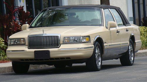1997 lincoln town car signature series with just 56,000 2 owner miles no reserve