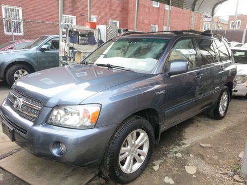 2006 toyota highlander hybrid awd limited. loaded with any possible option in th