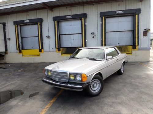 1985 mercedes benz 300cd coupe turbo diesel ,best color combo ,low miles,books.