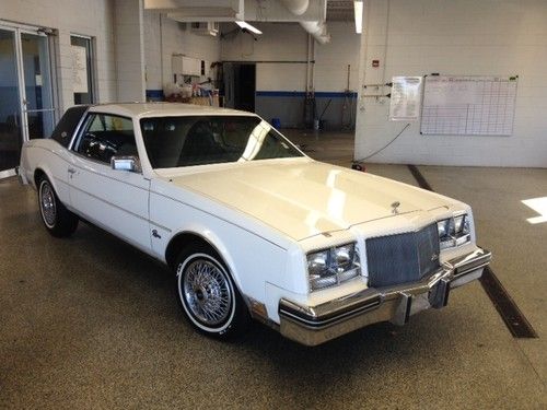 1984 buick riviera luxury coupe 2-door 5.0l