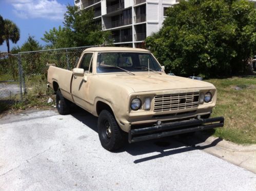 Tan, 4x4 , m 880, 1977, runs well, 4 wheel drive full time, power steering place