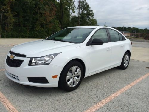 2014 chevy cruze, loaded with only 600miles hail damage ,  brand new car !!