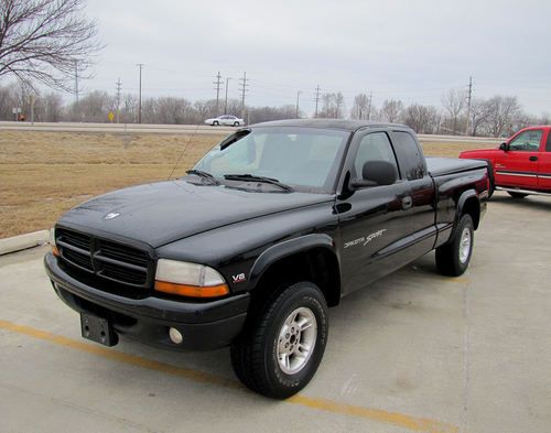 Wrecked 2000 dodge dakota sport 4wd extended club cab pickup truck v8 no res!