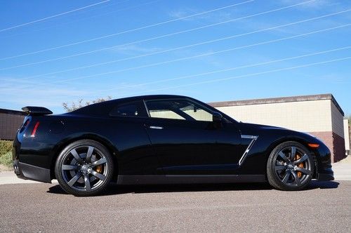 2009 nissan gt-r premium coupe - 18k service, new front tires, no launches