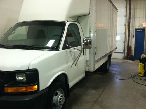 2004 chevrolet express 3500 base cutaway van 2-door 6.0l