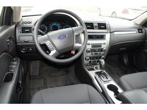 2011 (black) ford fusion se sedan 4-door 2.5l **low miles/very clean**