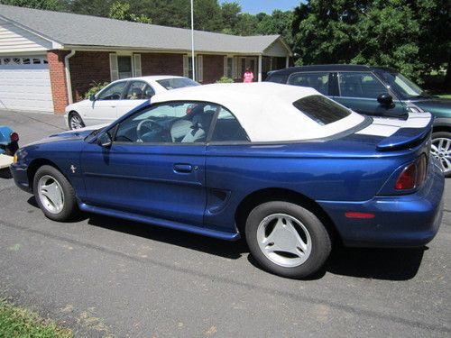 Mustang / convertable v6 automatic