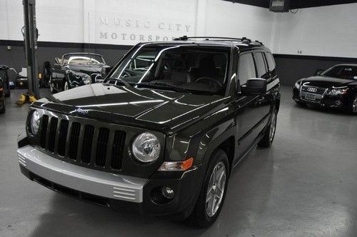 Limited package, auto trans, heated seats, 4x4 very nice jeep