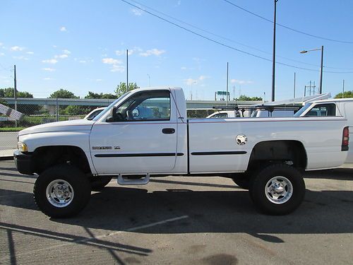 1998 dodge ram 2500 4x4 pick up lifted 8 ft body