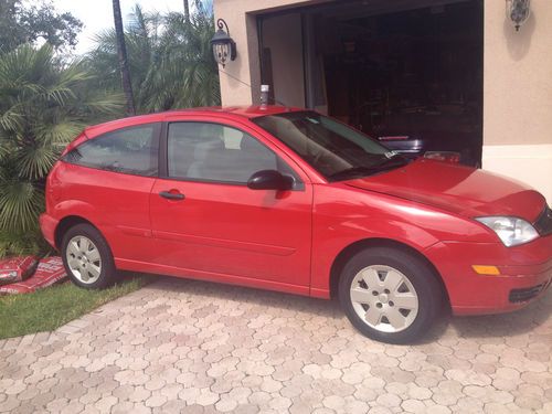 2007 ford focus se 2 door hatchback