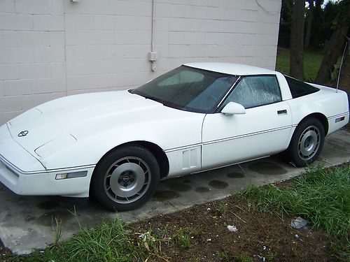 1985 white chevy corvette