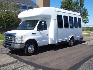 2008 ford e450 14 passenger bus wheelchair accessible - very clean - no rust!!!!