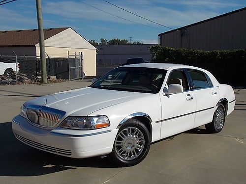 2009 lincoln town car signature limited only 9,597 miles