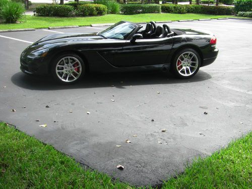 Srt10 viper only 2,117 miles! triple black 2005 1 owner florida car flawless