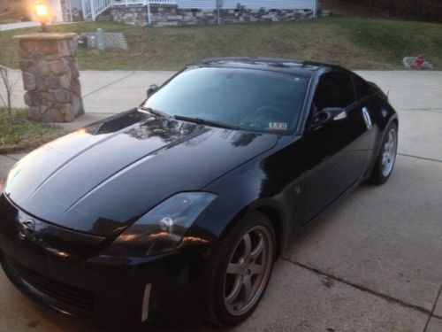 2003 nissan 350z track coupe 2-door 3.5l lots of extras!