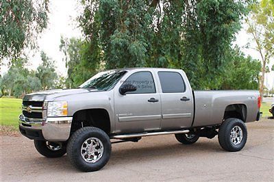 Awesome lifted duramax diesel 4x4 with new lift kit, motometal wheels, bedliner