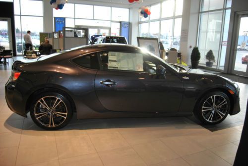 2013 Scion FR-S Brand NEW - only 5 miles Huge savings, image 2