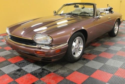 Xjs convertible, low miles, new tires, leather, heated seats, collectable