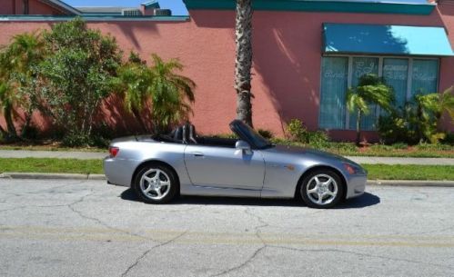 Honda s2000 6 speed manual transmission, two tone interior, a/c, power top !!!!