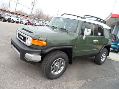 2013 toyota fj cruiser in army green with off-road pkg
