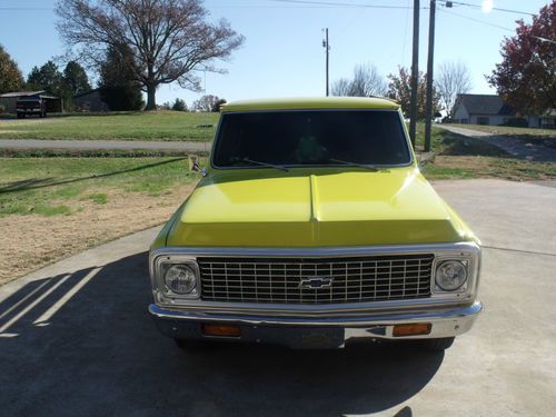 1972 yellow classic pick-up truck