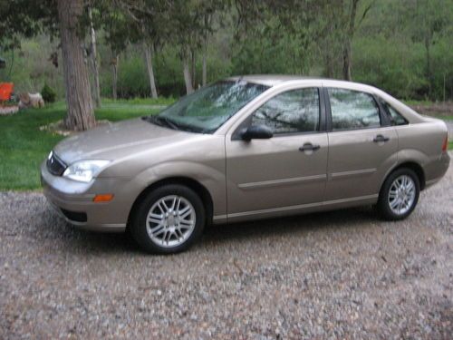 Great running good looking focus se loaded good tires up to 40 mpg! good shape!