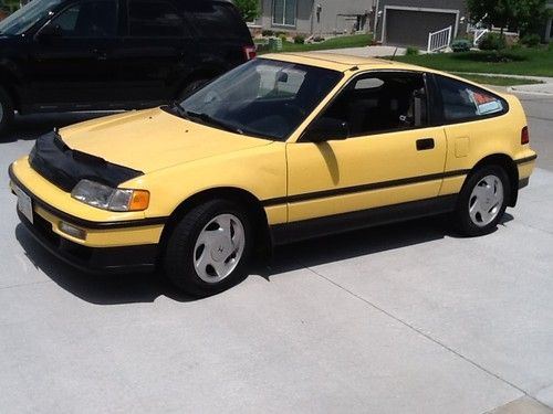 Yellow, 2-dr, si, in good condition, and gets up to 50 mpg