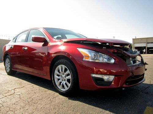 2013 nissan altima s sedan, automatic, wrecked and rebuildable!