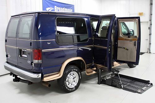 2004 ford e-250 braun wheelchair lift van shuttle handicap access wheel chair tv