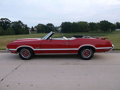 1972 oldsmobile cutlass supreme/442 convertible matador red with white stripes