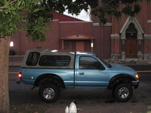 Sell used TOYOTA TACOMA 4X4 1995 3 INCH LIFT GOOD RUNNING CONDITION in
