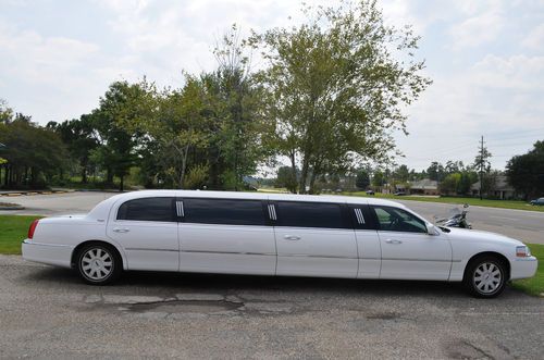 2006 120" white lincoln stretch limousine, 5th door (dabryan coach builder)