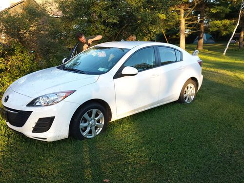 2010 mazda 3i damaged/wrecked - clean title - pearl white sedan