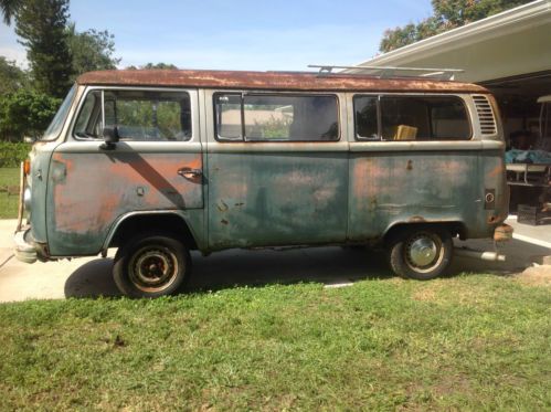 Project 1975 vw bus/transporter 2 with automatic transmission. title in hand