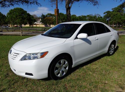 Florida 07 camry le sedan 40,211 orig miles clean carfax great cond no reserve