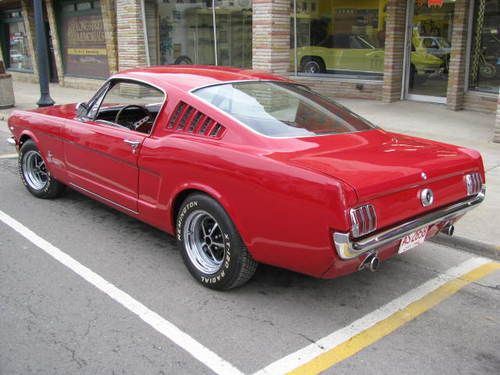 1965 mustang 2+2 fastback  4 speed a/c