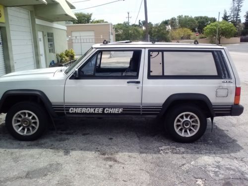1988 jeep cherokee chief 4x4 auto 2 dr