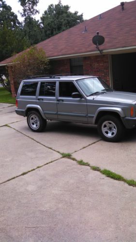 2000 jeep cherokee 4x4 xj needs a few little things headliner,ac, radio