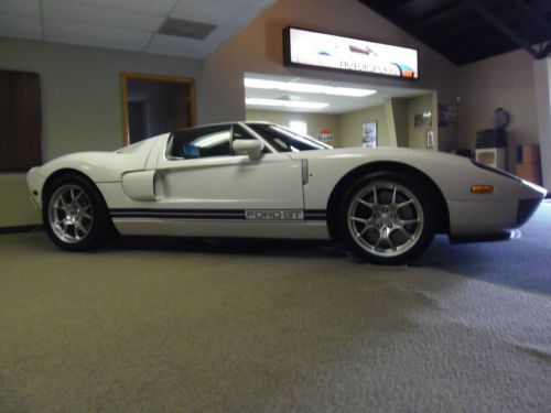 2005 ford ford gt super clean collector quality call chris (816)365-6010