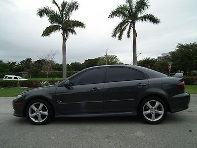 2004 mazda 6  clean title- no accident -manual transmission-- great gas mileage