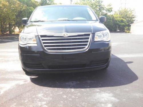 2010 chrysler town & country lx