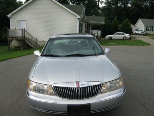 Lincoln continental 2000 in nice condition